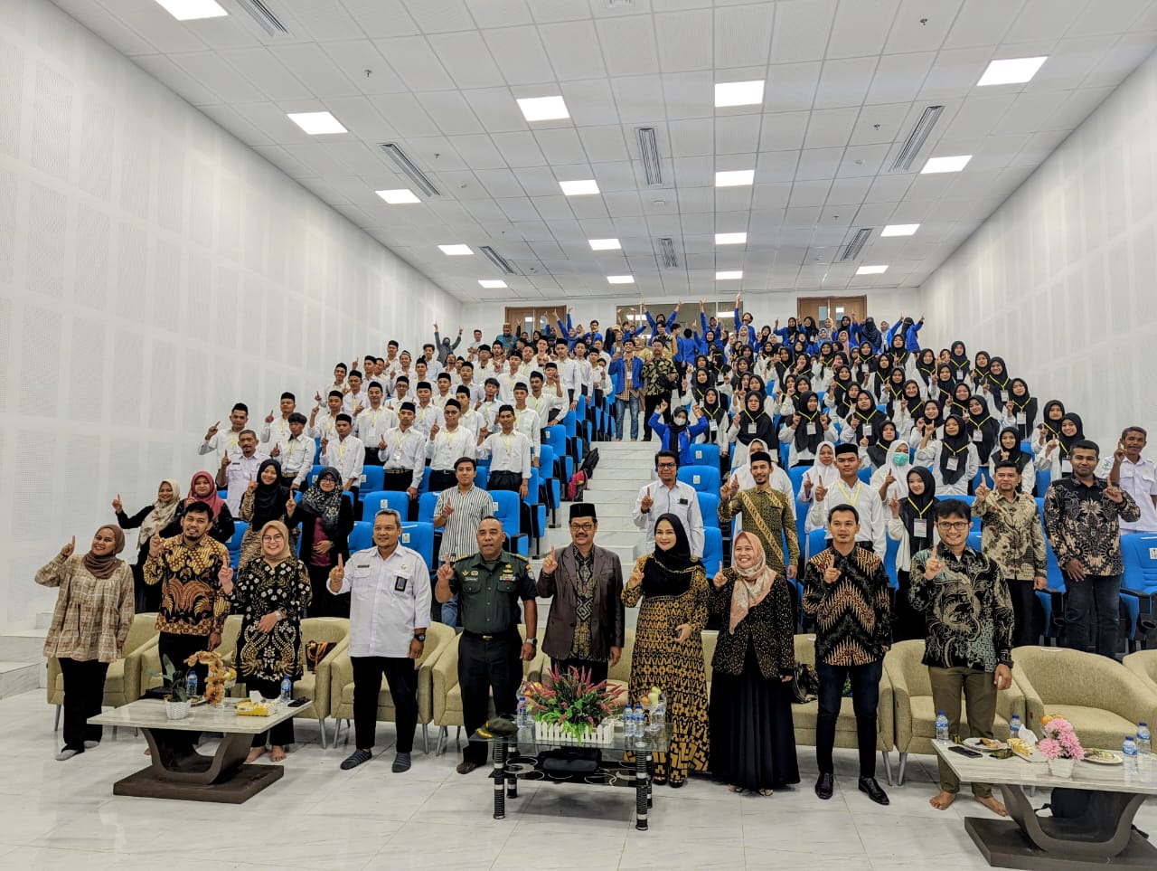 BNNP ACEH BERI SOSIALISASI BAHAYA NARKOBA PENGENALAN KEHIDUPAN KAMPUS BAGI MAHASISWA BARU(PKKMB) TAHUN 2023 DI ISBI ACEH